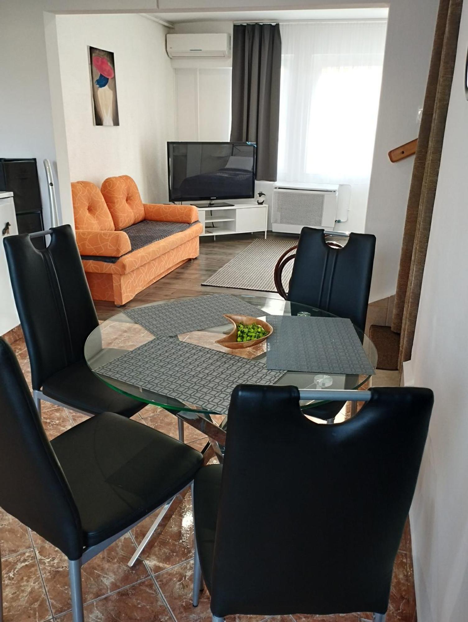 Var-Lak Apartman Balatonfůzfő エクステリア 写真